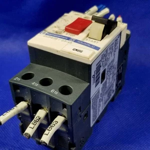 Telemecanique GV2ME08 Motor Starter 2.5-4.0A 690V Manual Circuit Breaker Schneid - Picture 1 of 4