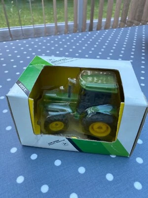 GRAN Bretaña ertl.1:32.granja.john deere 3140 4x4. TRACTOR.CABINA.EN CAJA. Foto 1 de 4