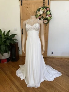 demetrios wedding dress & Veil Size 16.    Beautiful Light Weight With Bustle - Picture 1 of 7