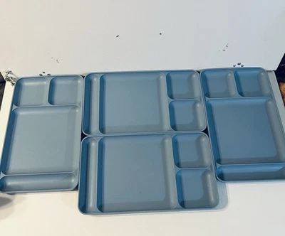 Vintage Set Of 4 Tupperware Divided Lunch Dinner Trays #1535 Country Blue USA - Image 1 of 4