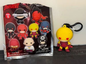 Schlüsselanhänger Monogramm Marvel klassisch Daredevil gelb Anzug 3D Schaumstoff Tasche Clip - Bild 1 von 1