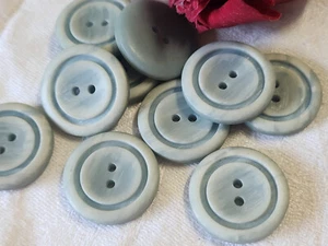 Lot 10 boutons vintage bleu reflet nacré clair trous 2,3 cm ref 0017 - Picture 1 of 4