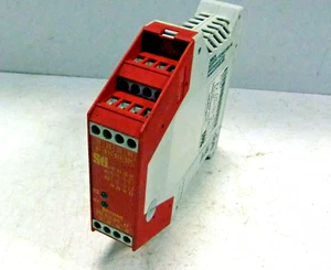 Relé de seguridad Omron STI 44510-1031 SR103AM01 24 V - Imagen 1 de 3