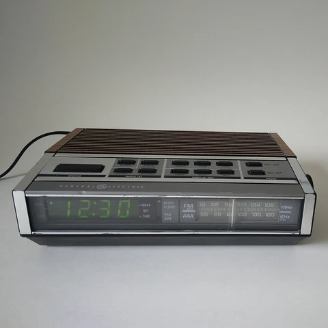GE Alarm Clock Model: 7-4652A-AM/FM-Corded/Batt.Backup-Vintage 1987-Tested Works Cover