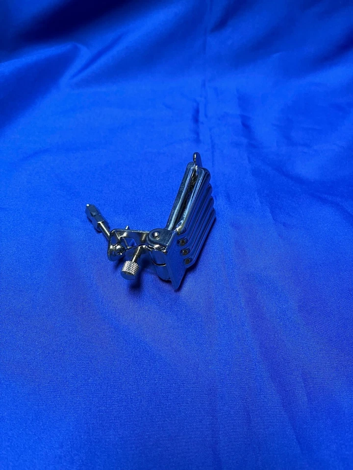 Saga Clamshell Style Banjo Tailpiece P-111 - Image 1 of 4