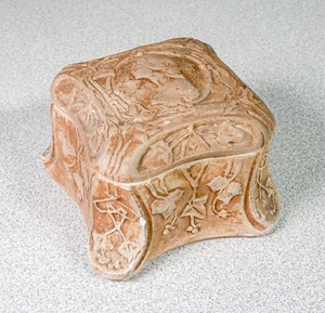 ⚜️ SCATOLINA CERAMICA MANIFATTURA DI SIGNA DECORAZIONE BASSORILIEVO EPOCA 1900 - Foto 1 di 7