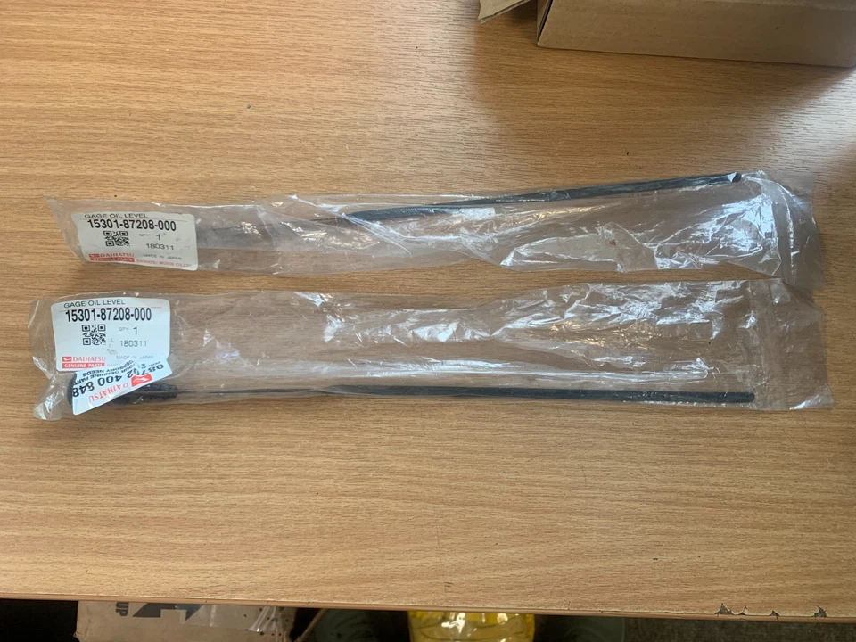 GENUINA Daihatsu Charade - Varilla de medición de nivel de aceite del motor ¡NUEVA! 15301-87208 ¡CORREO GRATUITO! Foto 1 de 1