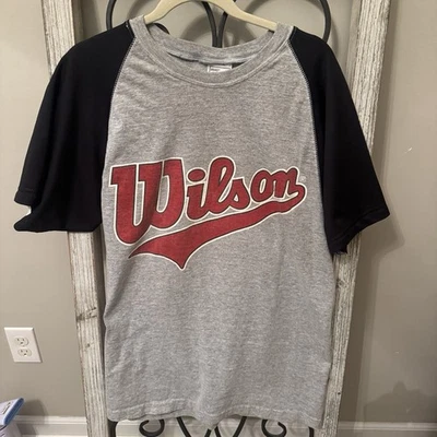 Camiseta deportiva Wilson Logo Raglán gris manga malla negra grande para hombre Foto 1 de 4
