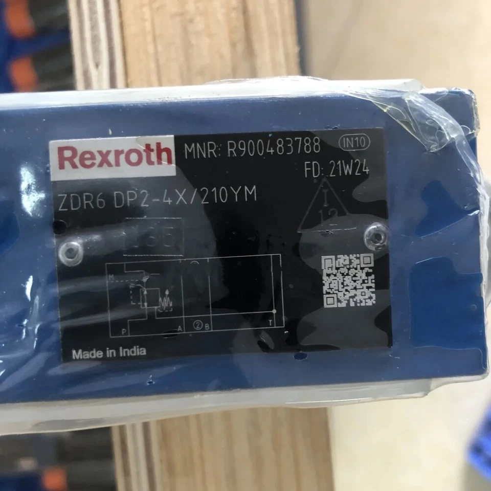 1PCS NEW REXROTH R900483788 ZDR6DP2-4X/210YM pressure reducing valve - Image 1 of 1