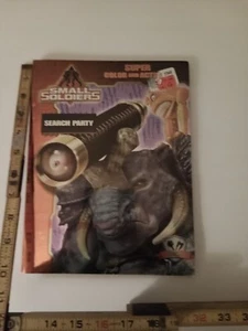 Vintage 1998 Small Soldiers Coloring Book Search Party - Foto 1 di 8