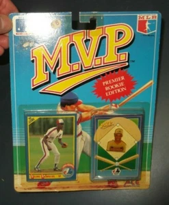 MLB M.V.P. DELINO DeSHIELDS PRIMER TARJETA DE NOVATO Y PIN DE COLECCIONISTA AS NOVEDAD - Imagen 1 de 3
