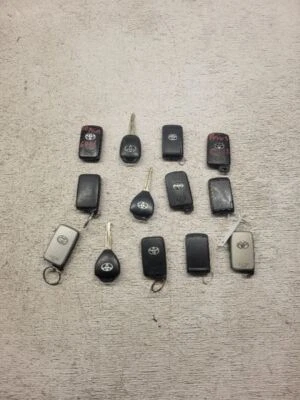 Toyota 4 Runner Prius Corolla Camry Venza Celica Ignition Key 1990-2018 OEM - Image 1 of 2