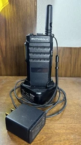 Motorola SL3500e Dwukierunkowe przenośne radio | Bluetooth i VHF - Zdjęcie 1 z 7