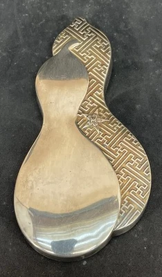 Bonbonnière de plata Taishō japonés raro - motivos budistas y militares Foto 1 de 4