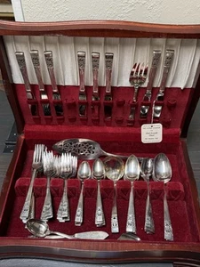 84 Pcs Oneida Community  Coronation Silverware Set in Case Vintage. - Picture 1 of 12