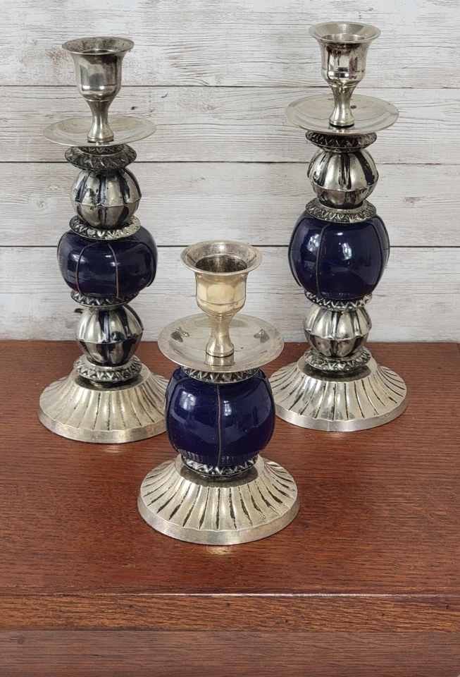 Lote de 3 candelabros acanalados de cobalto chapados en plata vintage hechos en la India ornamentados Foto 1 de 4