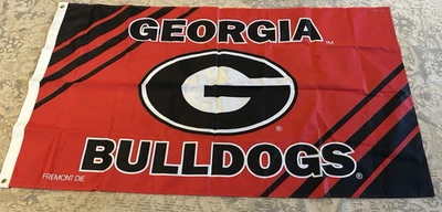 Bandera de Georgia Bulldogs 5’x3’ NCAA Hombre Cueva Puerta Trasera Decoración Foto 1 de 4