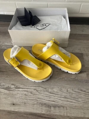 NUEVO EN CAJA PRADA MILANO Sandalias Amarillas Suave Deslizables Hechas en Italia Talla 39 Foto 1 de 4