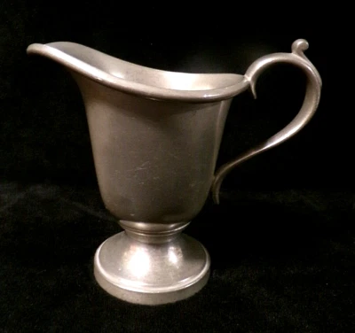 CREMA DE PELTRE DE CAÑA Y BARTON DE COLECCIÓN con BASE DE PEDESTAL - Numerada - #5 Foto 1 de 4