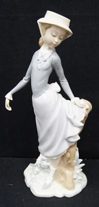 Figura de porcelana LLADRO #4912 Young Lady In Trouble 10,5" 1974 sin paraguas - Imagen 1 de 5