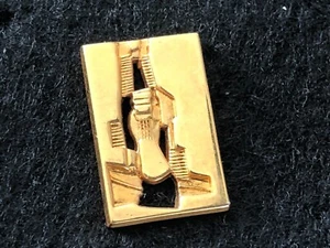 pin MEDIA TDF SPONSOR ALBERTVILLE 92 OLYMPIC ARTHUS BERTRAND VERSION DORE - Picture 1 of 1