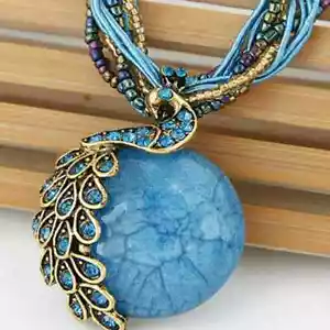 Precioso collar de pedrería azul sobre pavo real dorado con hermosas cuentas - Imagen 1 de 1