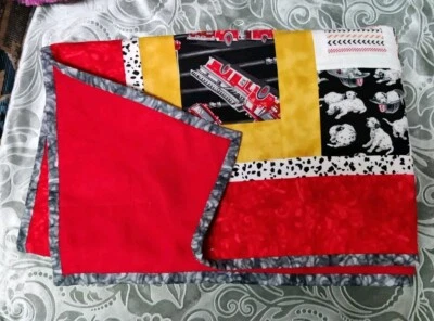 Camión de bomberos vintage hecho a mano THROW QUILT tema bombero rojo 34"X47" Foto 1 de 4