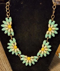 1950-1960er FACATED LUCITE FLORAL DAISY NECKLACE ADJUSTABLE EXTENSION - Bild 1 von 17