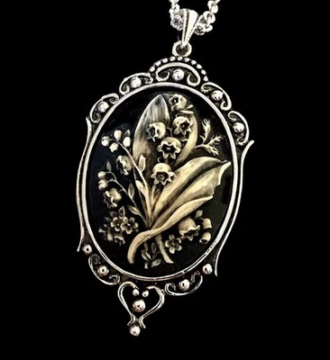 Collar camafeo envejecido negro Lily of the Valley plata de ley envejecida pltd Foto 1 de 4