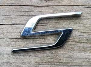 Ford Focus Emblem Symbol Sign Badge Logo Ornament Insignia Nameplate Letter "S" - Bild 1 von 3