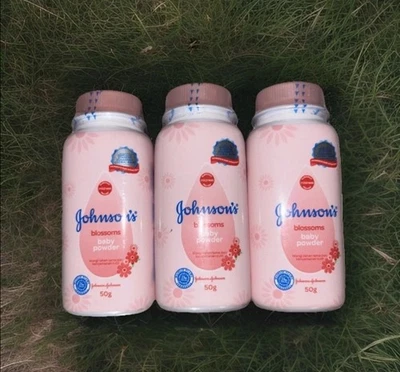( Pack of 3 ) Johnson's Baby Powder Blossoms | 50g | FREE SHIPPING - Image 1 of 2