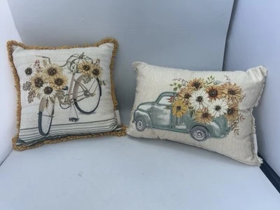 Almohada Bella Lux Flores Amarillas Bicicleta Camioneta Bordada Cuentas Foto 1 de 4