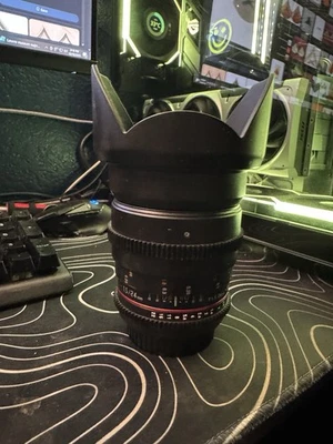 Lente de montaje Rokinon 24 mm T1,5 EF Foto 1 de 2