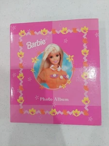 Album Fotografico Barbie Vintage 1997 Mattel Vinile Rosa 50 Pagine 200 Foto Libro Raro - Foto 1 di 11