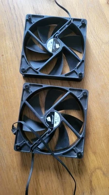 2x Corsair Brushless Fan 12V DC 0.15A Used But In A Good Condition - Image 1 of 4