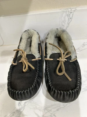 Zapatillas UGG Dakota 5612 negras de gamuza de piel de oveja para mujer 8 clásicas cómodas de EE. UU. Foto 1 de 4