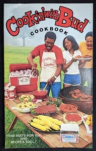 Vtg 1970 COOKIN' WITH BUD Budweiser Beer Recipes Cookbook Anheuser-Busch Booklet - Picture 1 of 3