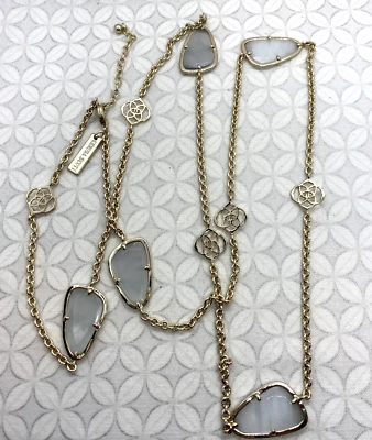 Kendra Scott Kinley Largo Logo Estación Collar Pizarra Ojo de Gato Vidrio Tono Dorado Foto 1 de 4