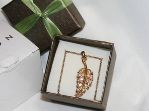 NIB 2008 AVON Gold Tone Leaf Pendant Drop Necklace in Bronze Gift Box - Picture 1 of 5