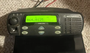 Motorola CDM1250 uhf Model AAM25SKD9AA2AN, No Mic - Zdjęcie 1 z 7