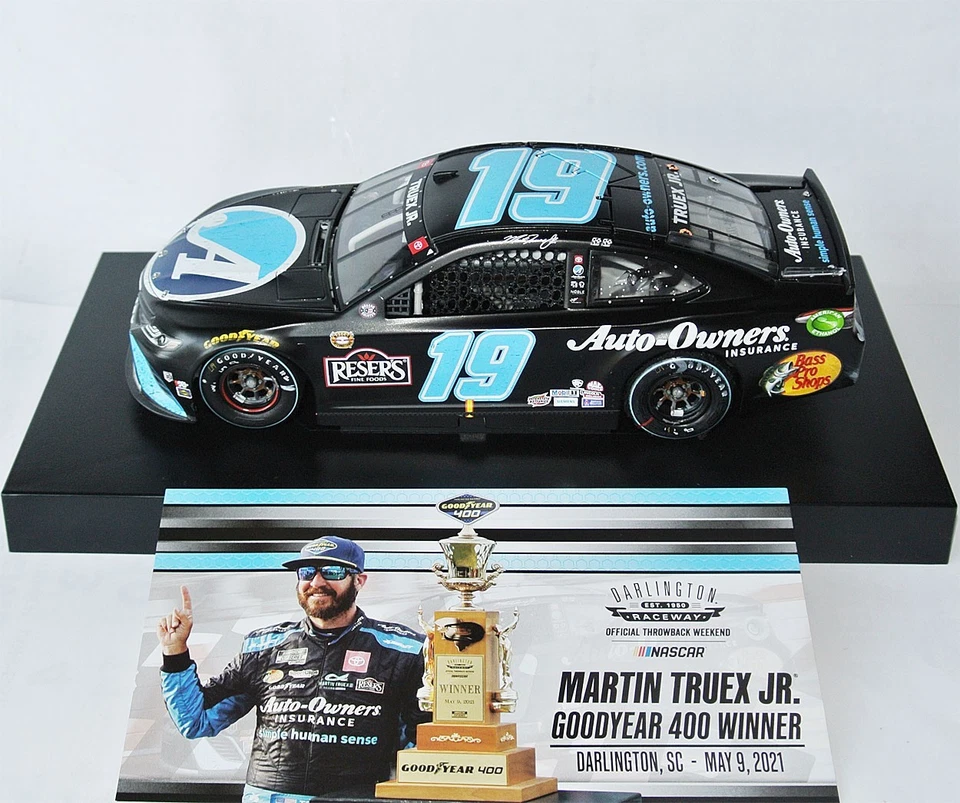 2021 Toyota Nascar #19 - Auto-Owners  - Martin Truex jr -  1:24 Darlington Win - Bild 1 von 4