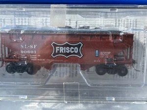 KADEE CARS # 7938  HO SCALE FRISCO AAR OPEN 2 BAY  HOPPER NEW IN BOX # 90601 - Bild 1 von 2