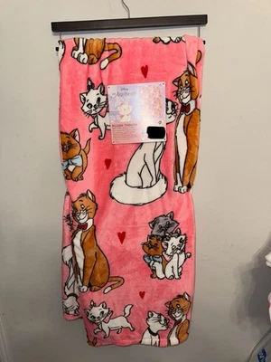 Новый The Aristocrats Valentines Day Throw 2025 - Изображение 1 из 2