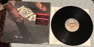 The Kinks Low Budget Vintage 1979 With Lyrics Insert Arista LP - Picture 1 of 2