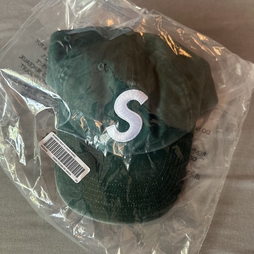 Supreme Pigment Coated Logo S 6 pannelli verde scuro SS25