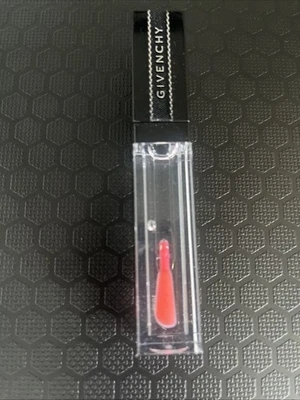 Givenchy Gloss # 01 Rose Revelateur Interdit Vinyl plumping Self Adjusting - Image 1 of 4
