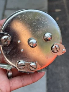 MULINELLO DA PESCA VINTAGE LAGO MARINO ACCIAIO INOX BIG GAME LOS ANGELES CALIF. USA - Foto 1 di 4