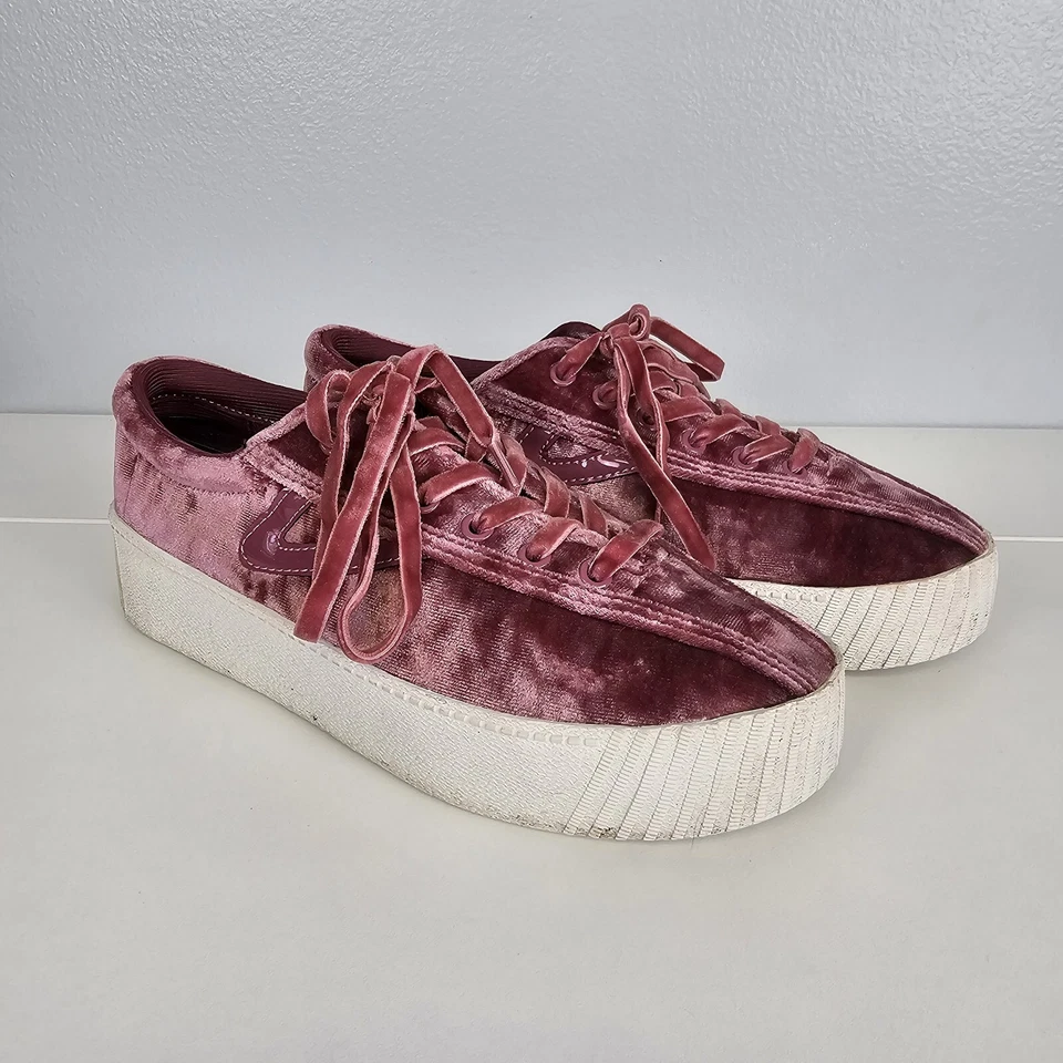 Zapatillas deportivas Tretorn para mujer de terciopelo aplastado con plataforma baja talla 6,5 púrpura rosa Foto 1 de 4