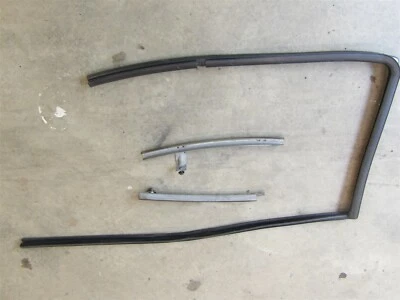 Puerta trasera pasajero derecho ventana vidrio canal de funcionamiento Jeep Grand Cherokee WJ 1999-2004 Foto 1 de 2