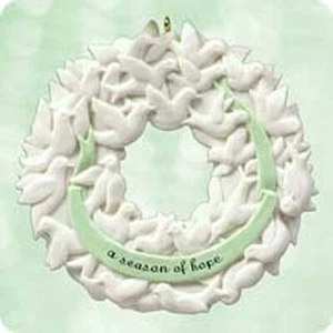 2003 Hallmark Ornament ~ Wreath Of Peace ~ QXG8687 ~ NIB - Picture 1 of 1